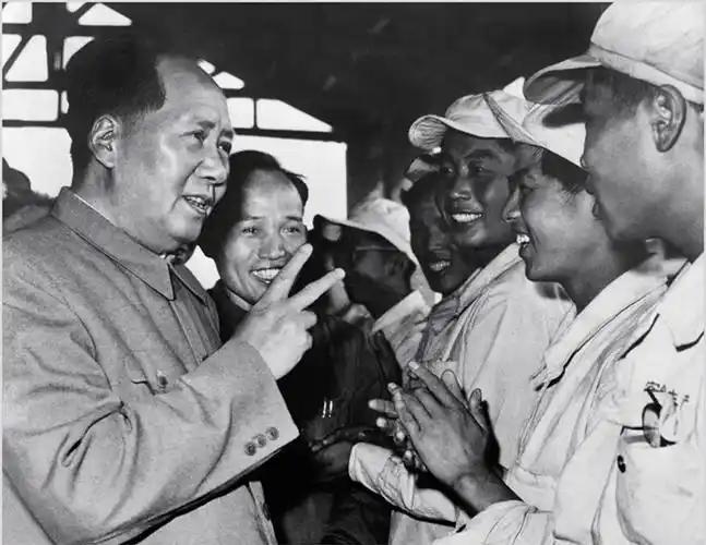 毛泽东同志的一生，是为中国人民谋幸福、为中华民族谋复兴、为人类进步事业奋斗的一