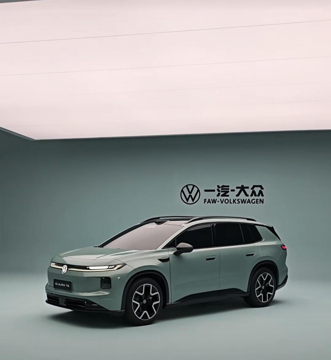 大众T6外观亮相了。个人感觉，除了前脸有了现在新势力的设计风范之外，从造型上