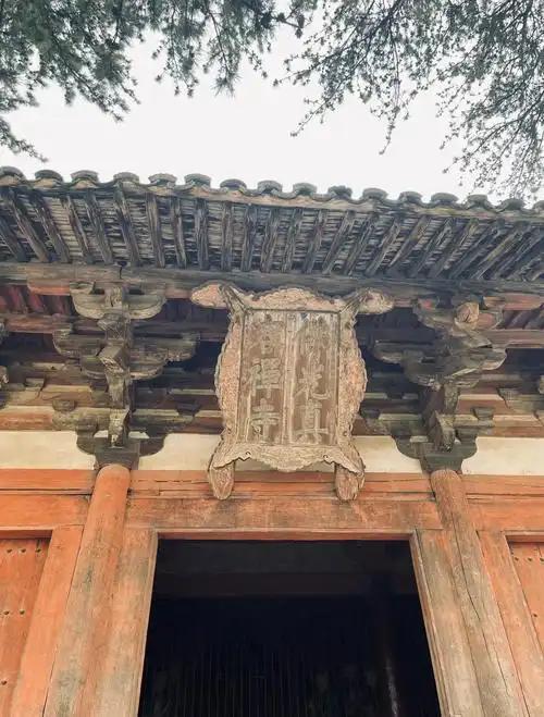 唐代皇家建筑与民间建筑的用料差异，是当时社会等级制度最直观的物质体现。从木材甄选