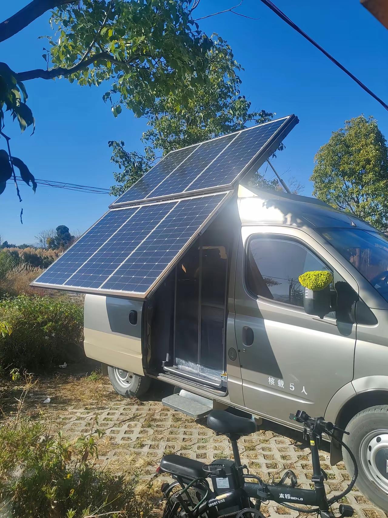 房车自驾游，超过两个人就是灾难。这话不是我凭空说的，是我这几年在路上，亲眼看