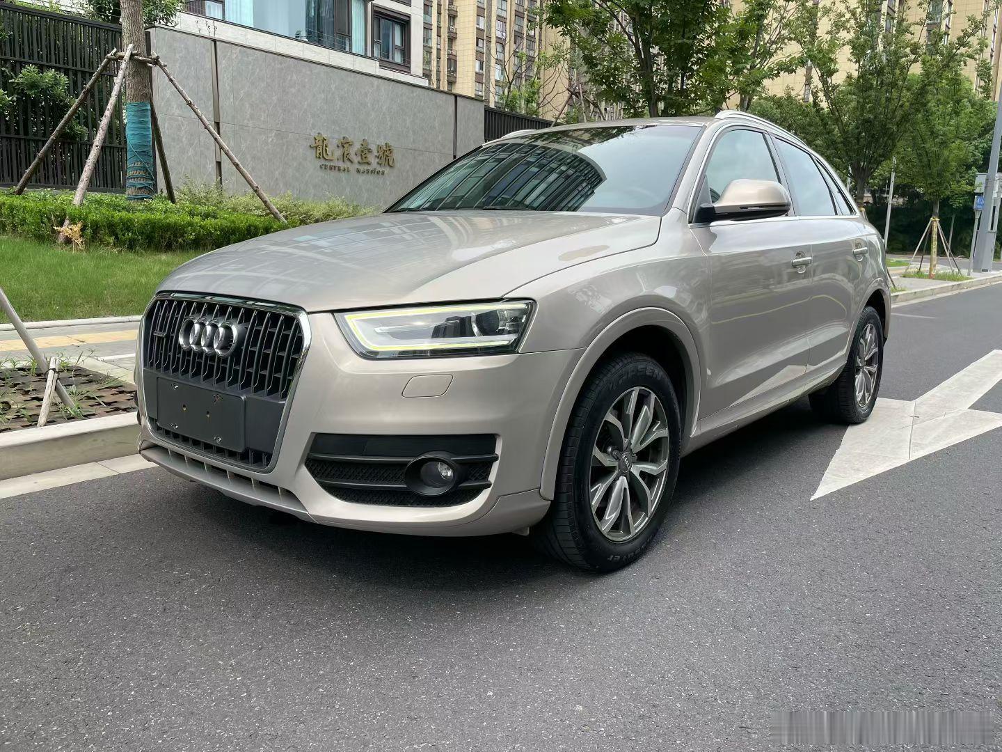 预算不高，喜欢BBA品牌的SUV的看一下这台车：2013年12月奥迪Q3，2.0