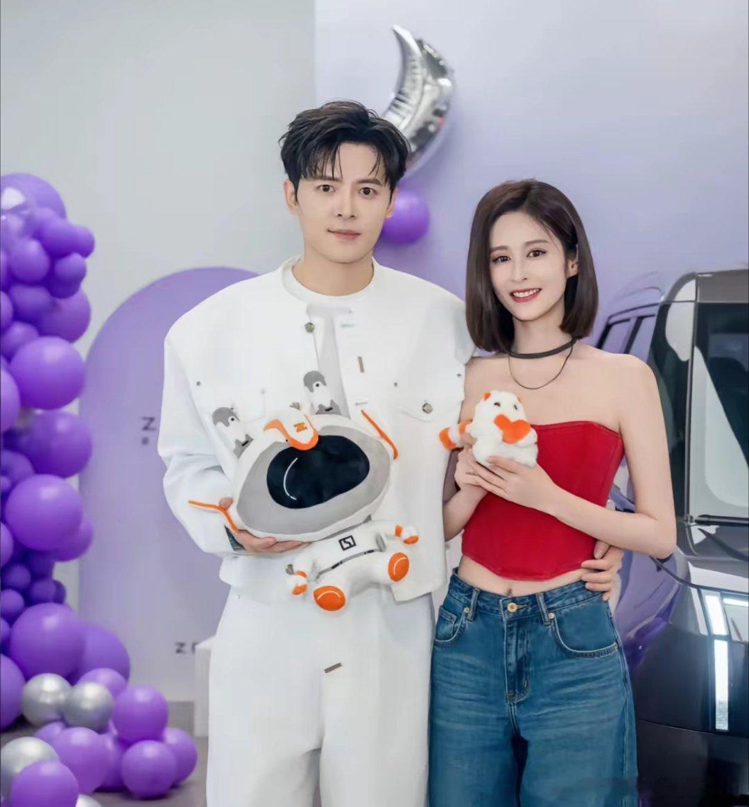 付辛博说:“两家人父母第一次见面，在北京订了一个特别好吃的餐厅，颖儿去卫生间之后