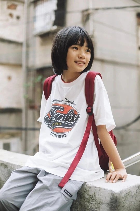 现在小学生的身高真的是个迷每次看到小学生的身高，都忍不住感慨时代的变化。外表看着