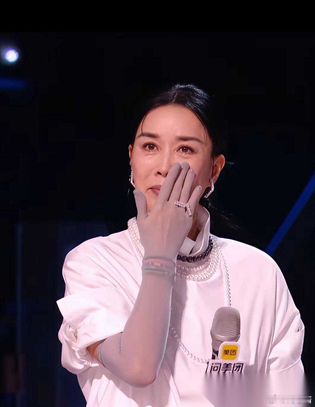 现在，《歌手2026》最尴尬的人，不是庾澄庆，不是杨坤。是《好声音》前导师，