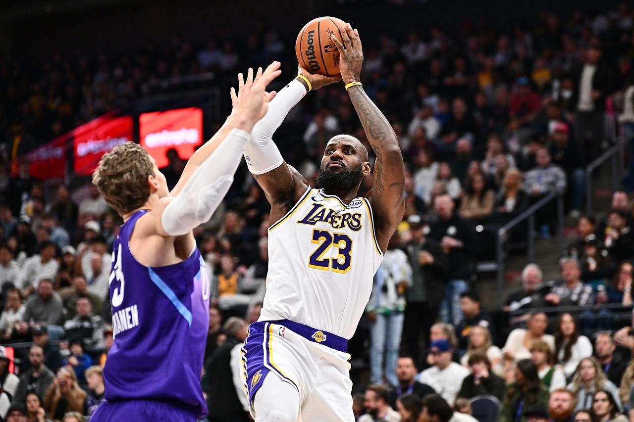 主场首秀!詹姆斯能为湖人带来什么？据美国著名记者shams透露，NBA超级