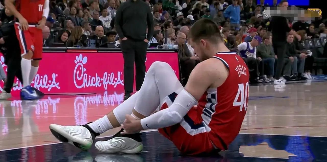 祖巴茨的受伤让快船解散更近了一步快船终于赢球了，关键还是赢得洛杉矶德比，不过