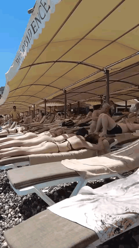 她们是怎么做到这样晒也不黑的