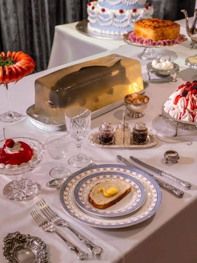 鱼眼里还闪着一丝诡异的光....