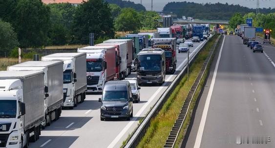 快看！国际时政头条消息！约5千辆立陶宛卡车滞留在白俄罗斯边境：已知信息BNS