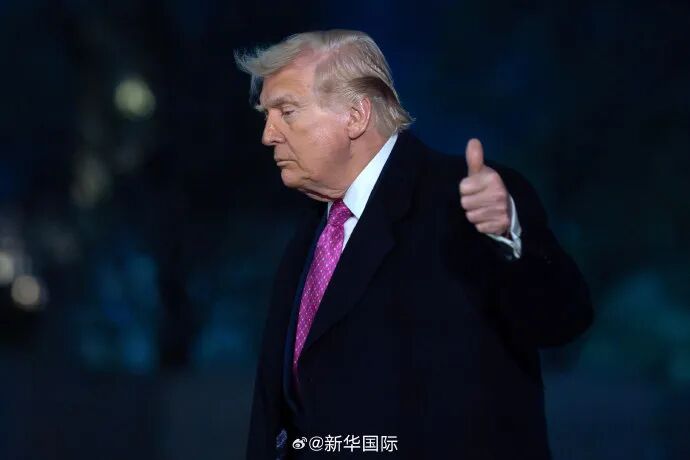 特朗普：伊朗政权已完成更迭