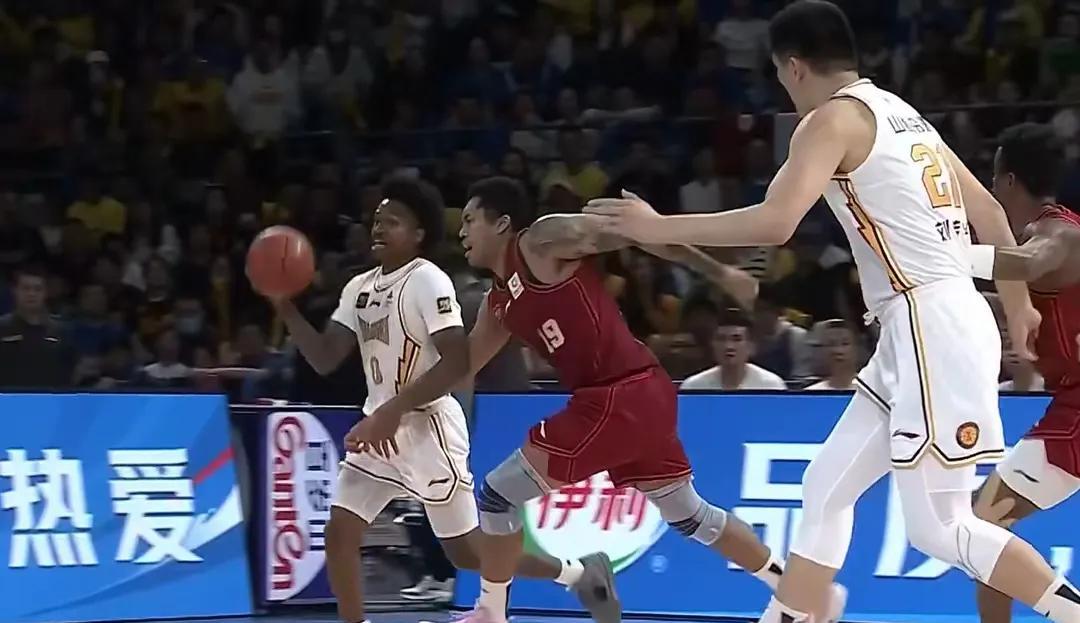 #cba#山西被北京队打懵真不冤啊，国内球员的确太弱了。山西队真靠古德温和迪