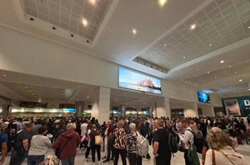 头皮发麻！上海男子出差转机迪拜，刚落地就遇导弹突袭，手机集体爆响，孩子哭成一片！