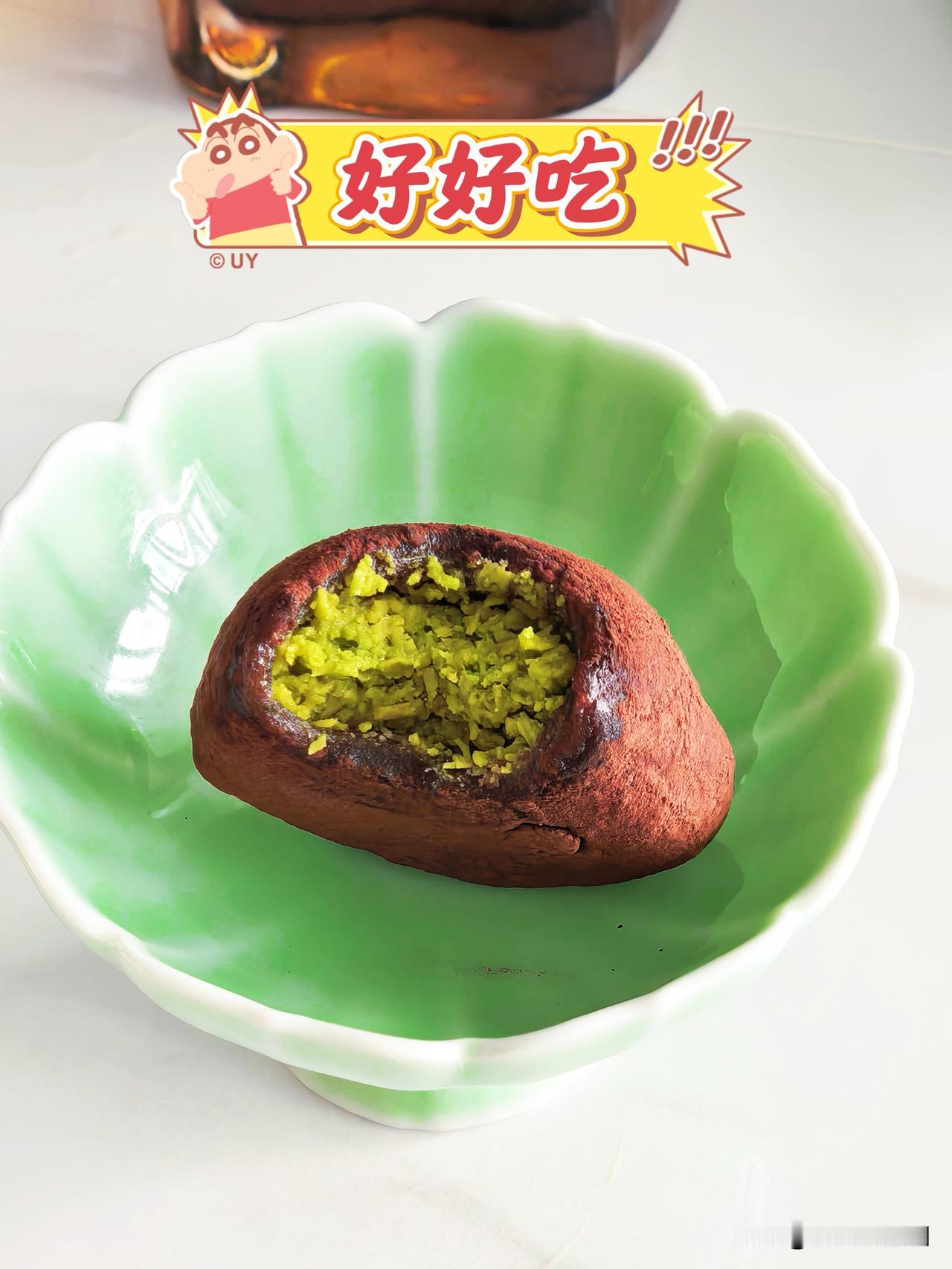 第一次吃，好吃昨天晚上吃了一个巧克力的[捂脸哭]不说里面馅吃不出来是啥做的，酥