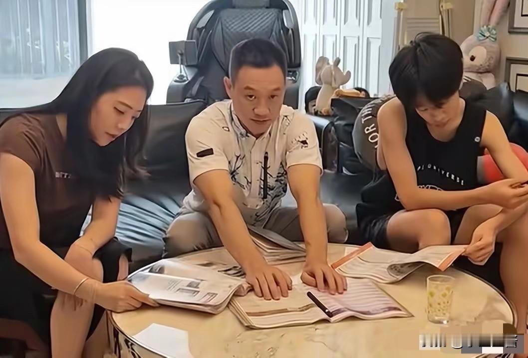 救命，没文化好可怕奥运冠军杨威，又被网友骂上热搜，这一次，不是因为孩子上学问