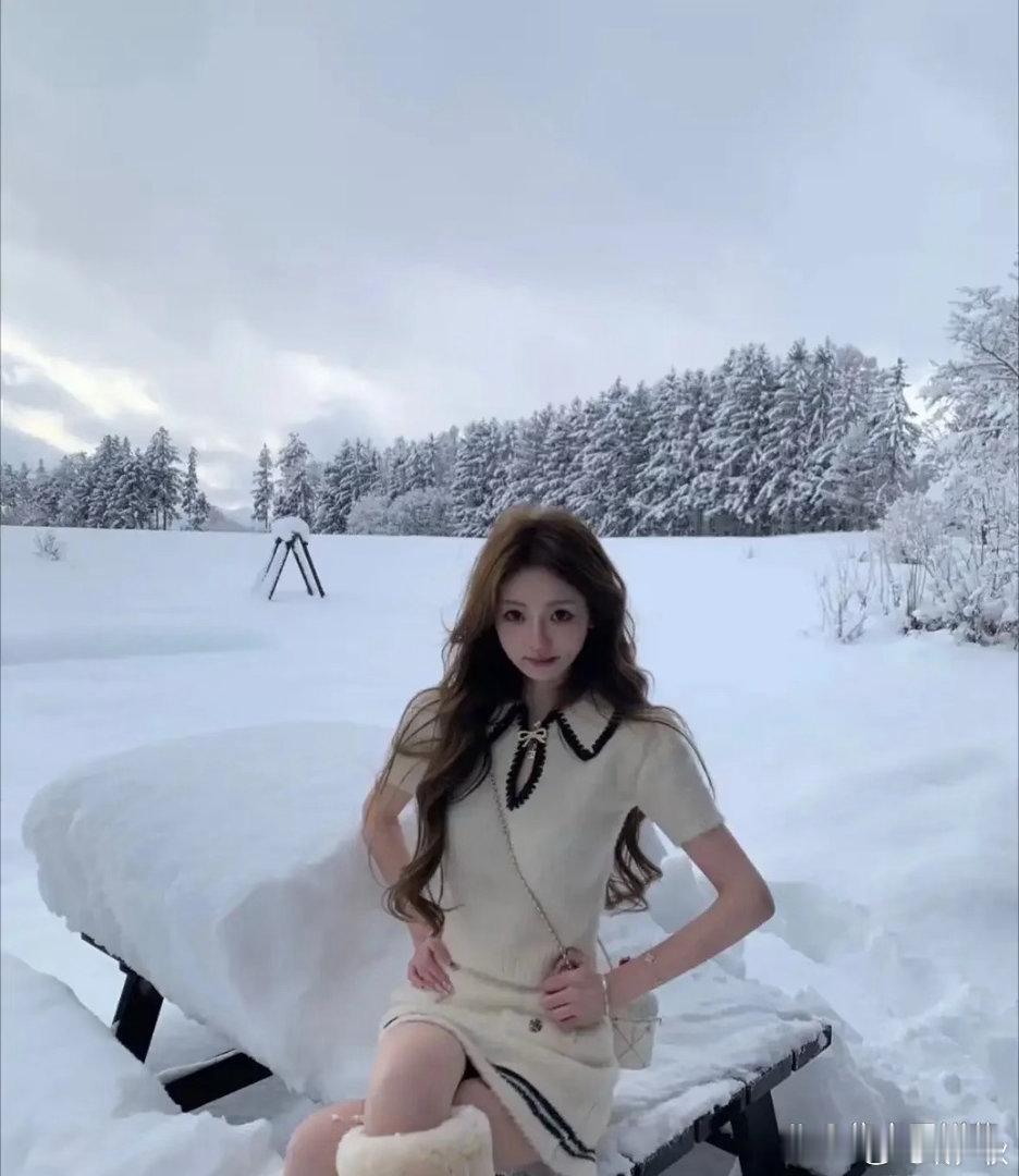 不愧是王思聪女友，懒懒真抗冻，这冰天雪地一般人真受不了