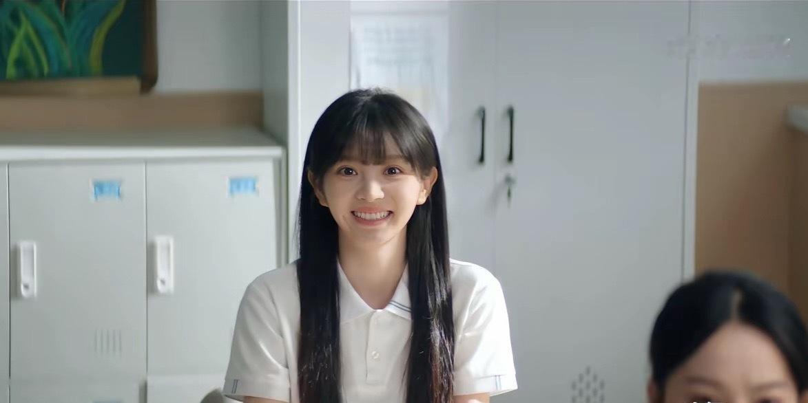 高中不是要求女生不能披头散发吗田曦薇这个造型是编剧想法还是演员自己想法啊？