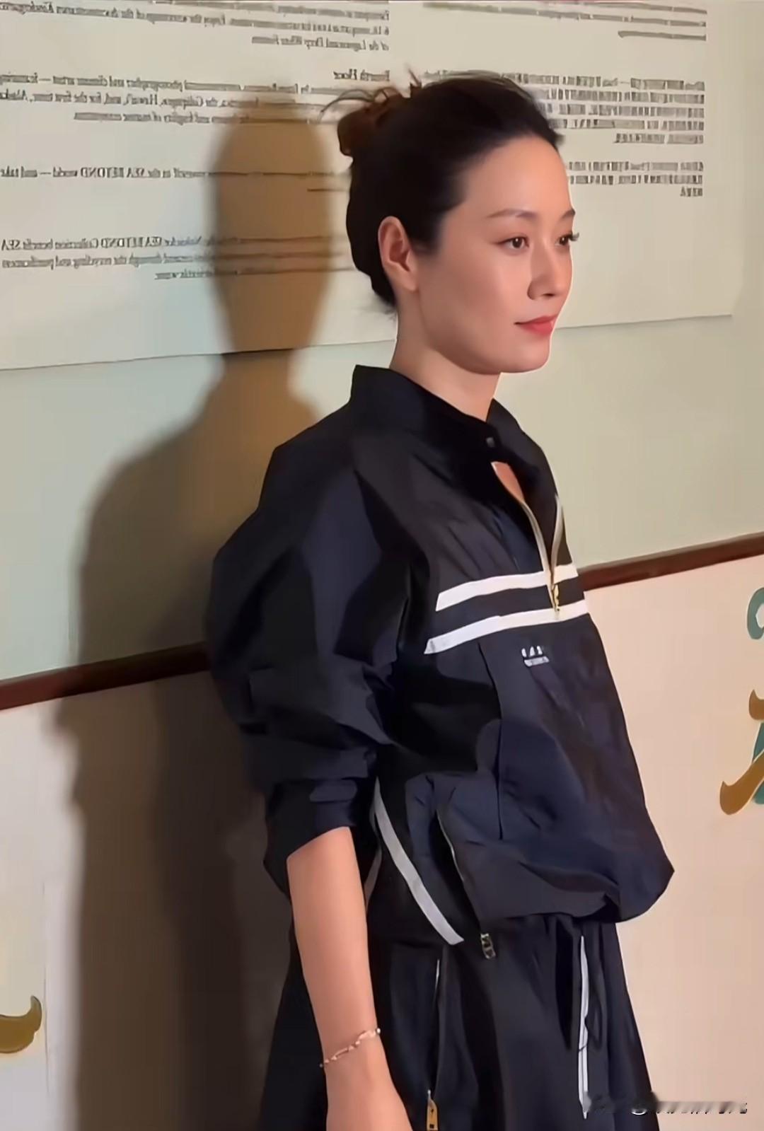 平台也真是花了心思的，刚刷到马伊琍的视频，一改多年的短发造型，留起了长发，当时我