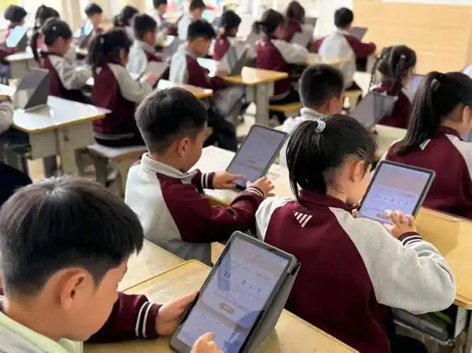 为什么不断有人攻击我们的教育制度，拼命呼吁取消中考和高考？有一种声音隔一段时