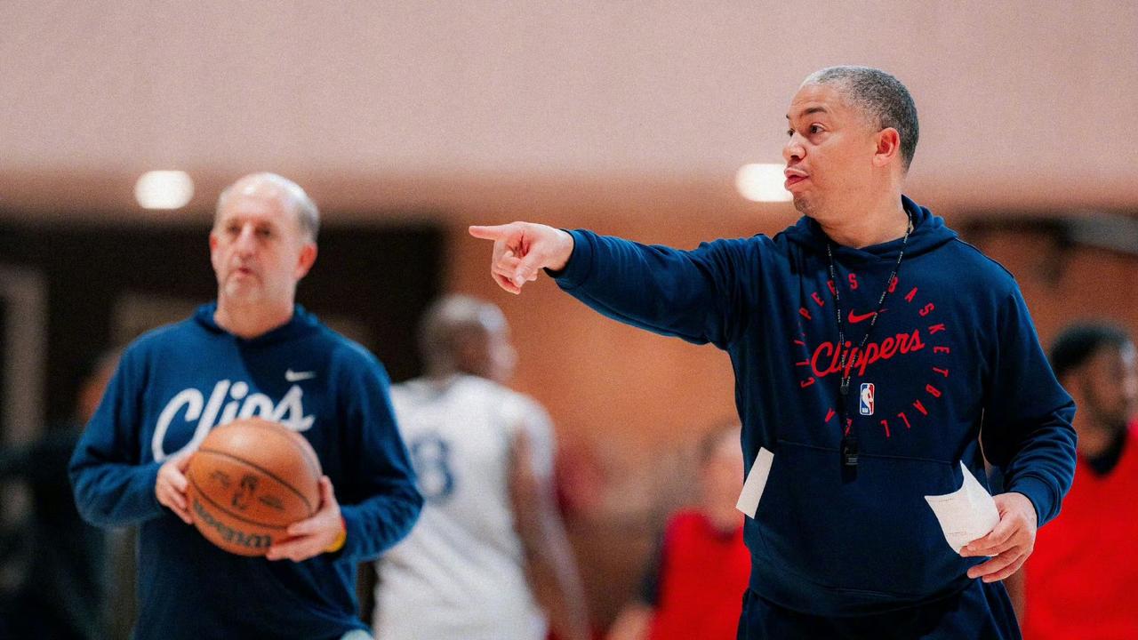 难怪球迷喊泰伦卢下课！快船输球能气笑人！哈登飙6记三分砍29分，末节拼到续命三