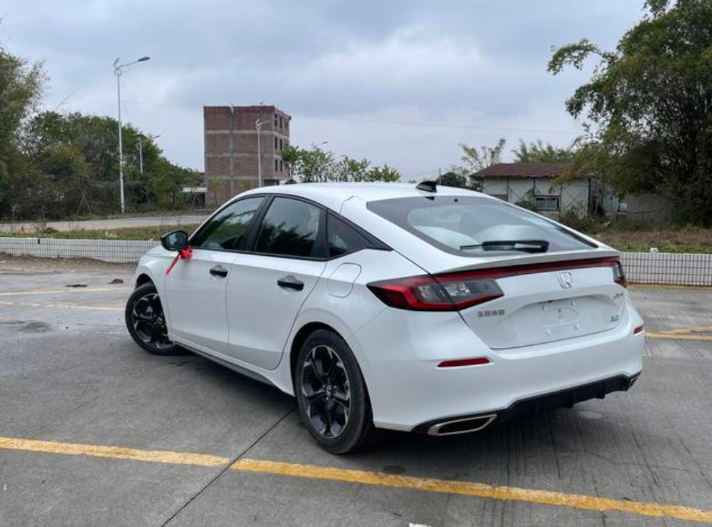 思域混动真的好开又省油一开始买车只想买一辆2.0t动力操控好的轿车，一开始关注