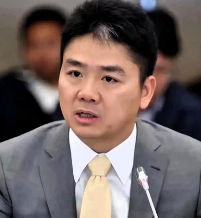 刚才扫到一条不起眼的财经消息，看得我后背发凉。2026年5月7日，东哥不动声色