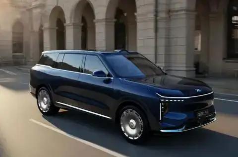 上汽集团董事长王晓秋给智己汽车吃“定心丸”：智己汽车是上汽集团的一号工程和唯一高