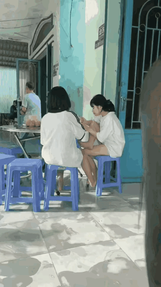 我先说，我喜欢这种不做作的女子，甚是喜爱。