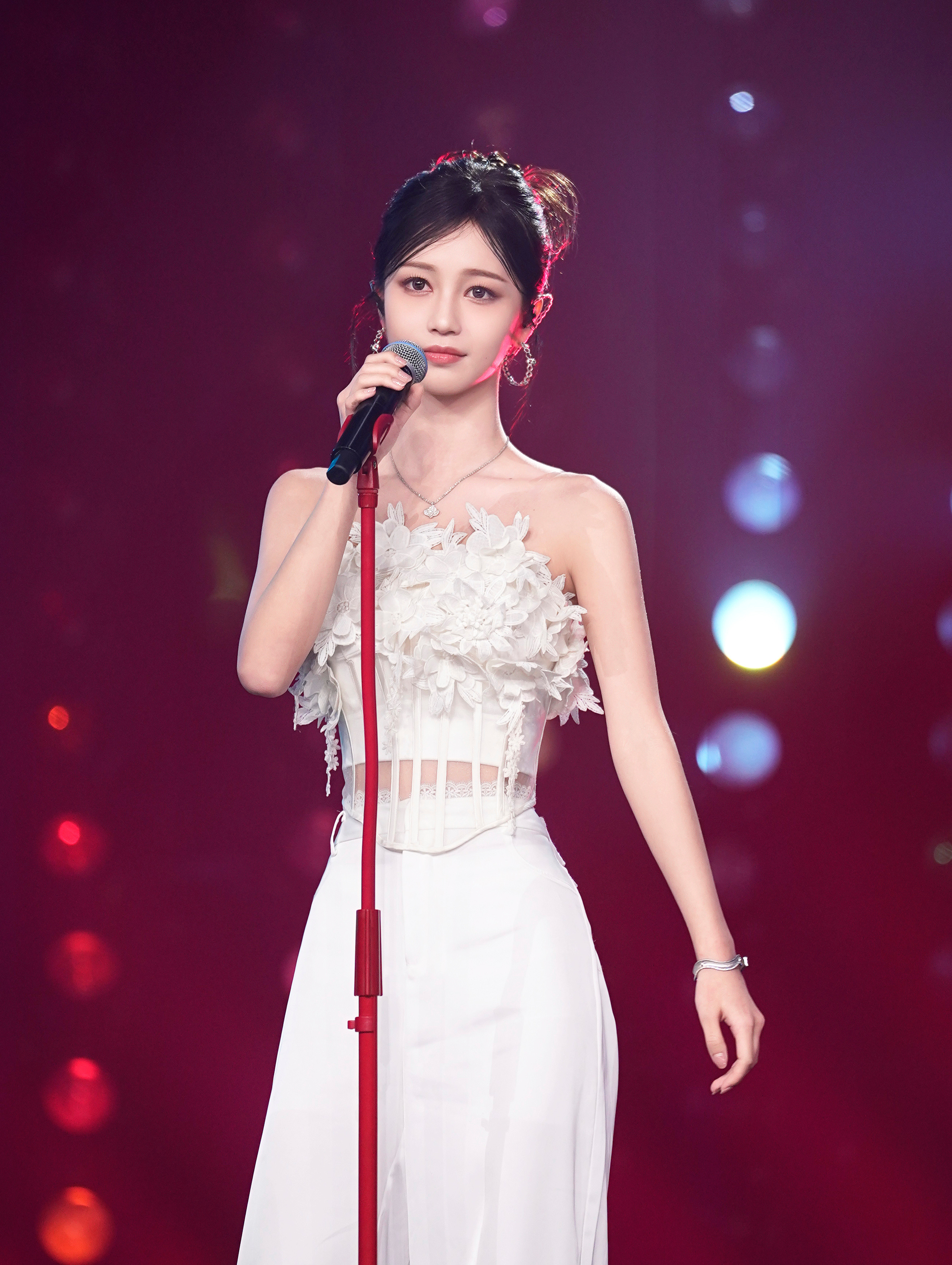 【RED】Red共绽立麦舞台打歌2025今天出图好快，夸夸🤩胡静怡｜刘婷