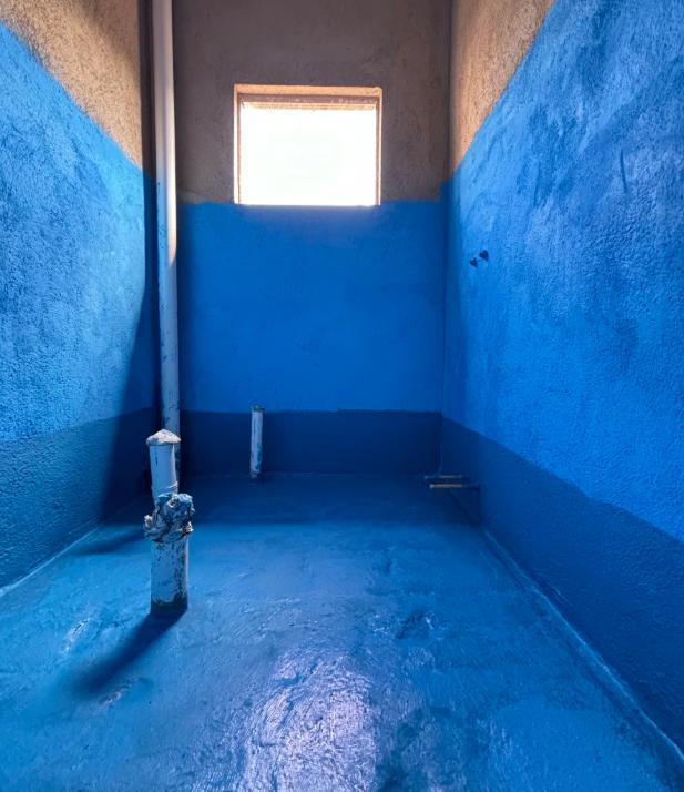 我闺蜜家装修，觉得只有卫生间要做防水，厨房阳台全忽略了。结果住进去半年，洗衣机下