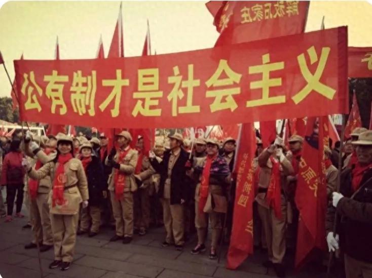 为什么毛主席坚持公有制，走社会主义道路，这就是马列主义的基础，因为人性的劣根