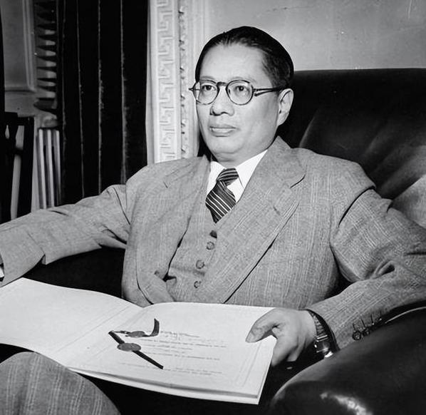 1933年，宋子文发现，因蒋介石围剿红军，国库出现了6000万元的亏空，气得他说