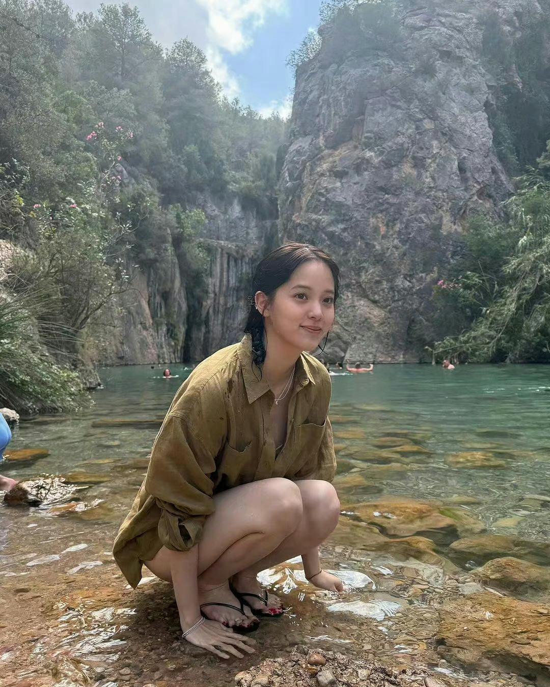 欧阳娜娜，没穿裤子。欧阳娜娜，没穿裤子