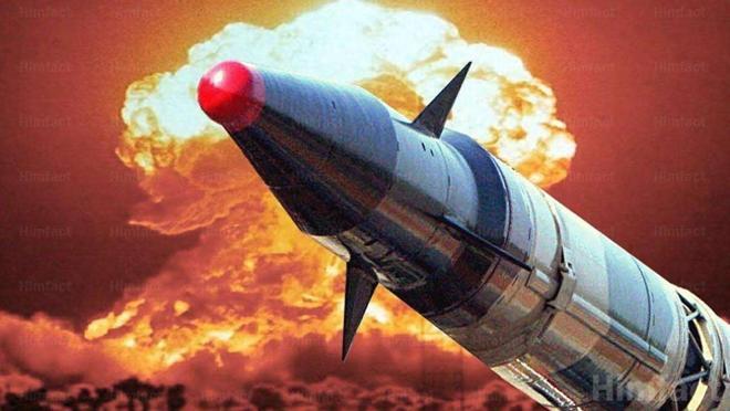 我们承诺不首先使用核武器，到底是什么意思?1.我们先用常规导弹轰，在用原子弹炸？