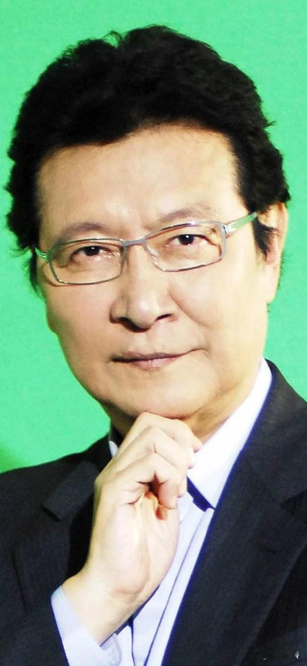 岛内蓝白通过了7800亿的军购案条款，赵少康开心了，因为这议案接近赵少康等人提出