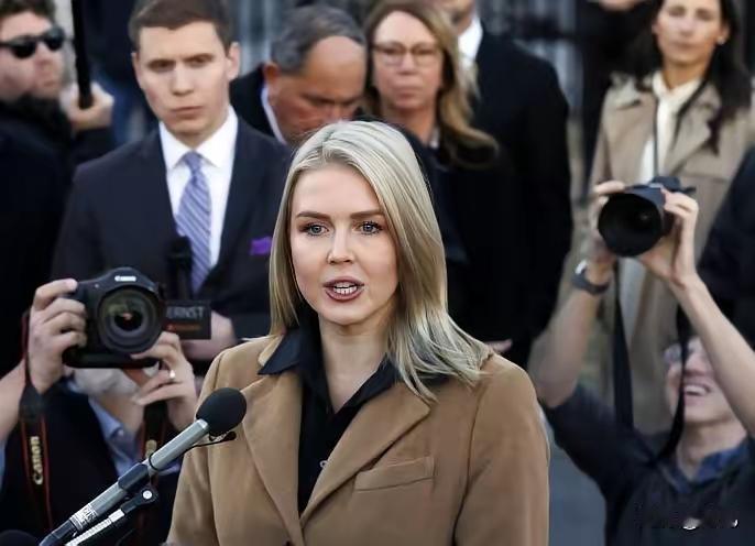 高市早苗慌了！12月12日，美国白宫发言人莱维特表示：特朗普一直认为美国应在维