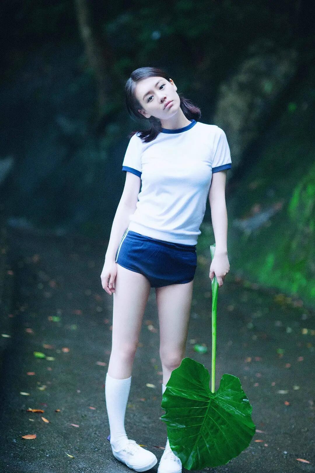 马思纯2016年古早文艺写真，这时候她正和欧豪谈恋爱…​​​