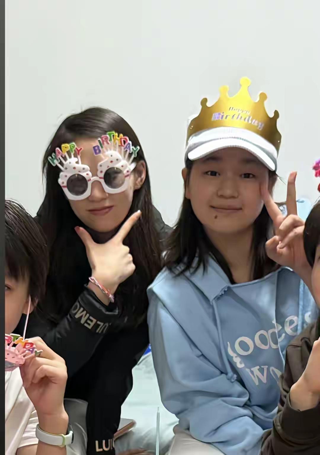 陈芋汐为婵宝庆生，纯纯的友谊🎂婵宝19岁生日，不在迈合村，而是在北京。虽