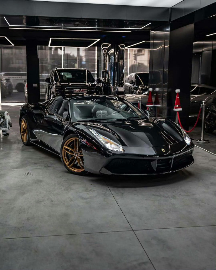 法拉利488Spider太绝了🔥3.9TV8引擎声浪超迷人，敞篷一键开合超