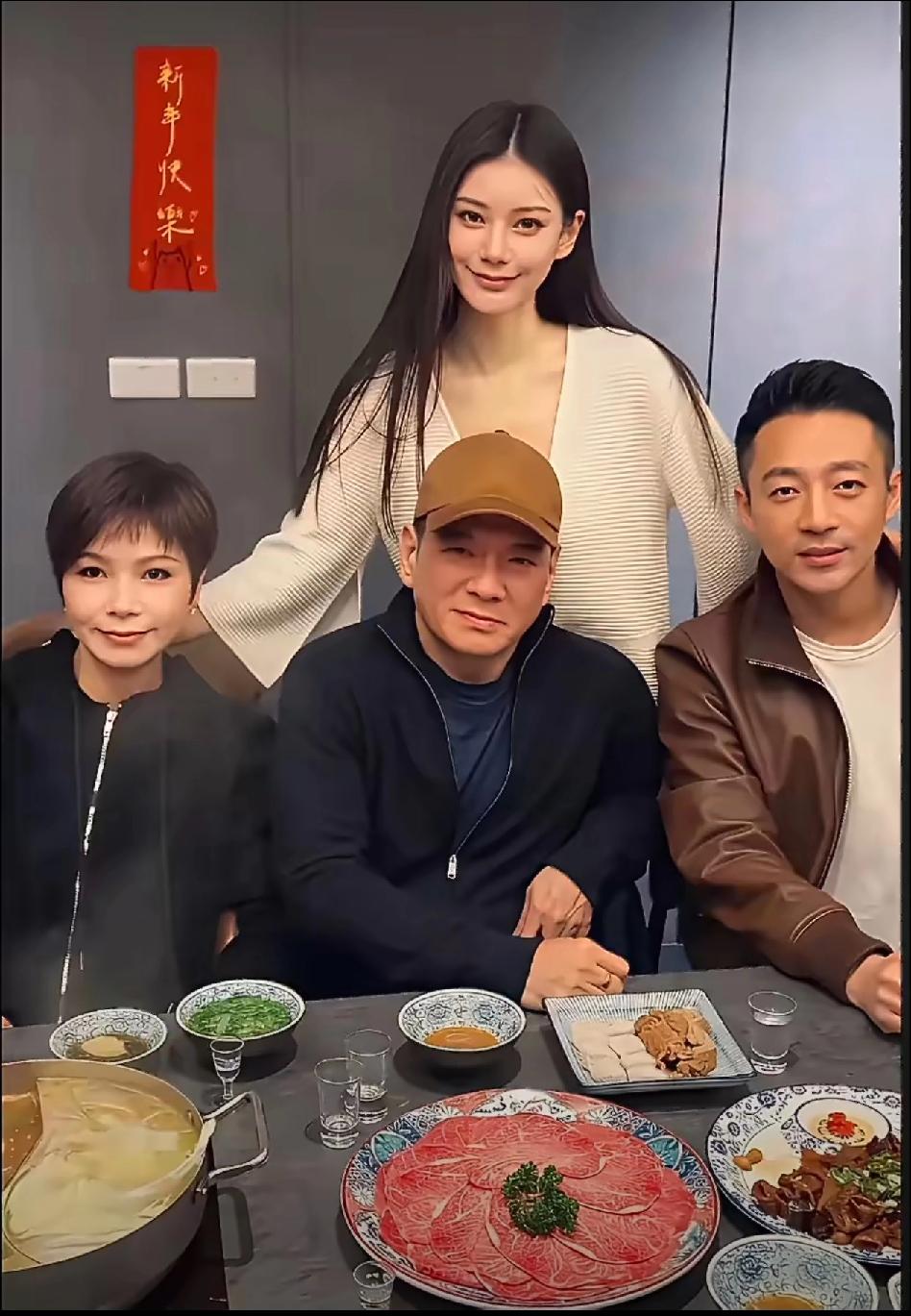 了解马筱梅的家庭背景后，更能体会家庭教育对子女的深远影响。她的父亲是台湾茶业大亨