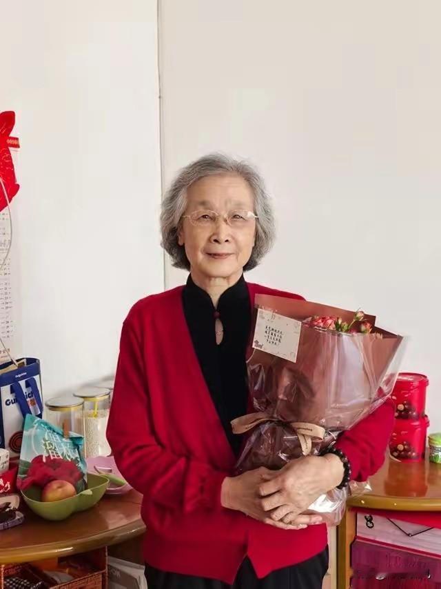 河北一位34岁宝妈郭俊霞，见邻居夫妻三年内先后病逝家彻底垮了，不忍俩孤儿无依无靠