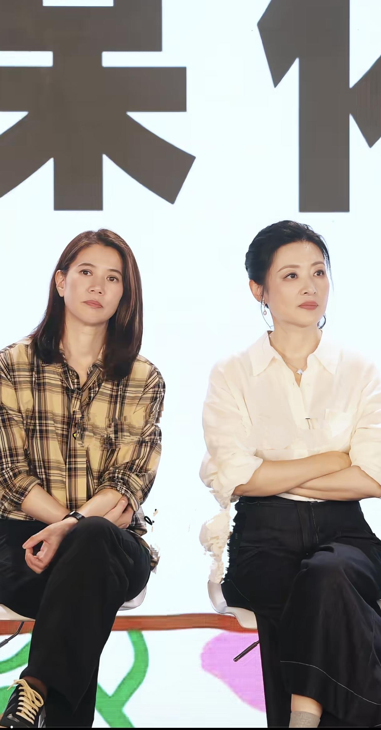 周涛完全不输任何一个明星，港星袁咏仪也一样，两人平分秋色的美和气质。这样看周涛状