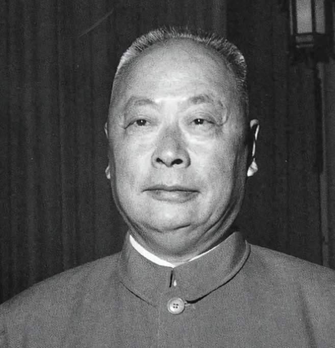 1971年冬天，北京301医院的一个会议室里，传出一声巨响，中央军委副主席叶剑英