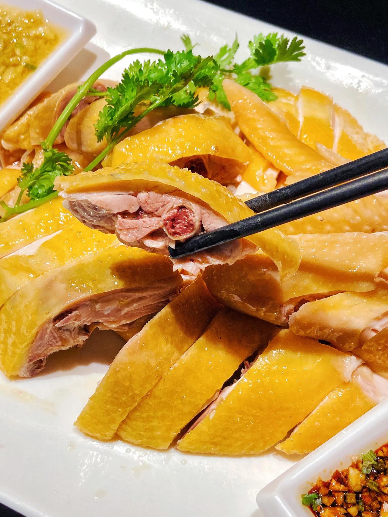 在广西的“10”大下酒菜:1、卤猪耳朵2、炒花生米3、酸豆角焖牛角筋