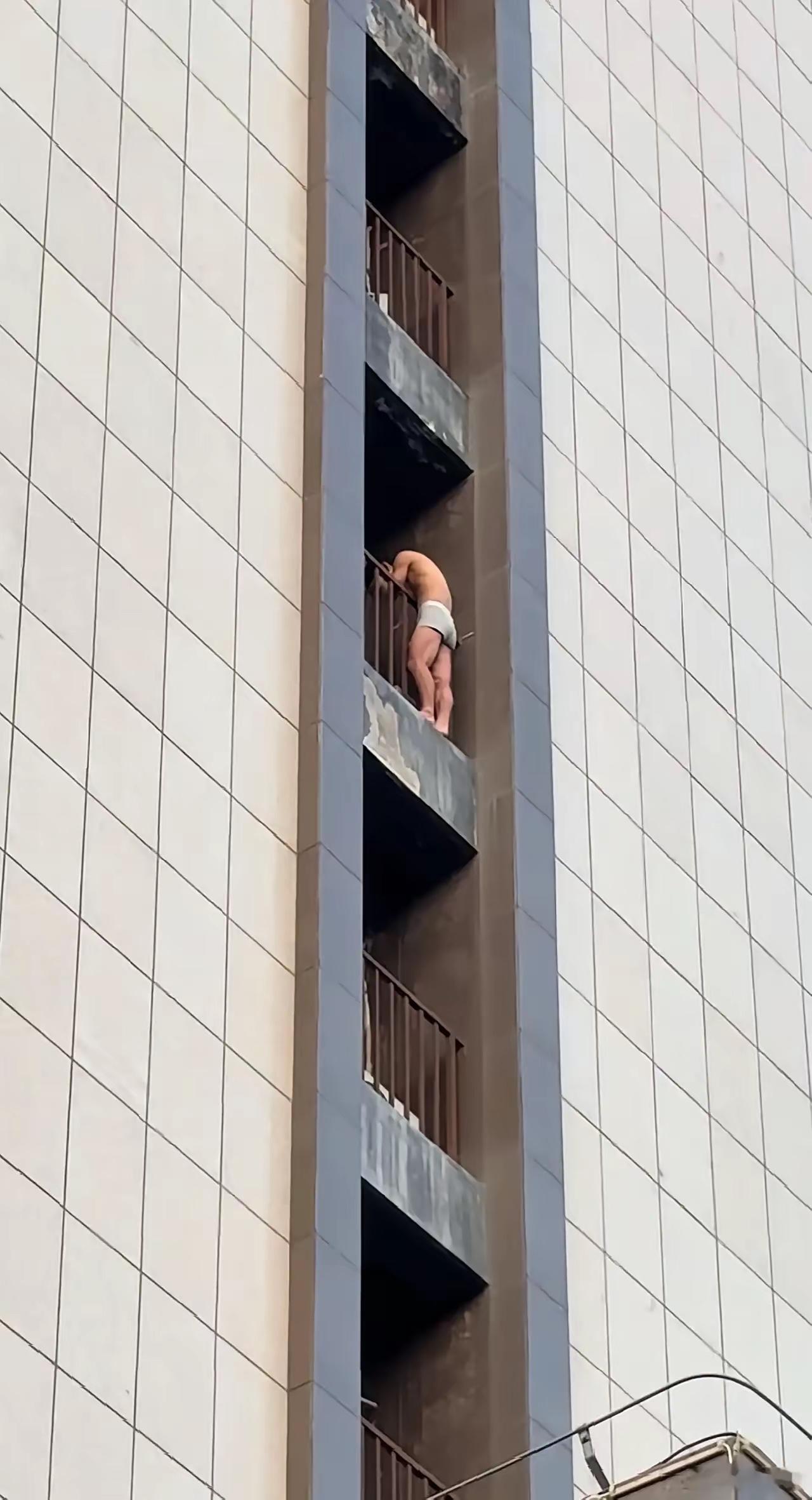 哎可怜之人必有可恨之处啊早知道会这样当初就不该做龌龊之极事了现在好了，丢