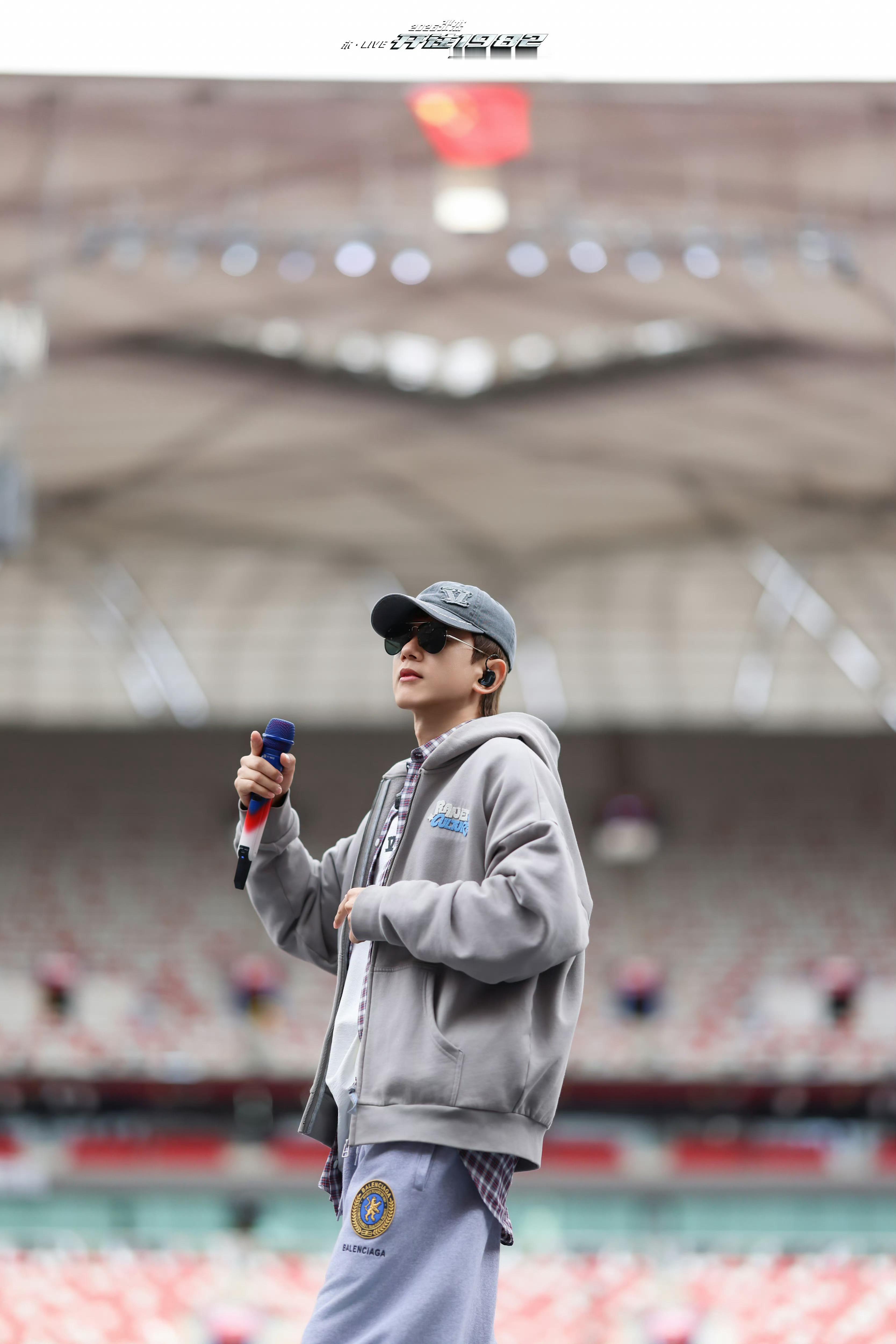 张杰✨和张杰冲到同一片浪了✨张杰演唱会磁场好正被张杰的舞台狠狠治愈了！现场