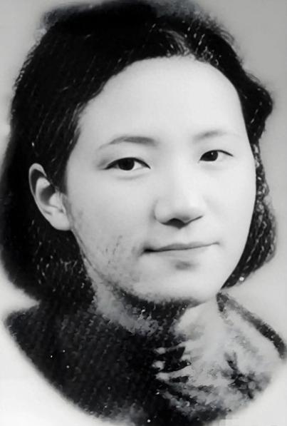 1934年，新婚第1天，作家苏青就撞见丈夫和表嫂眉来眼去，她隐忍不发，接连生下5