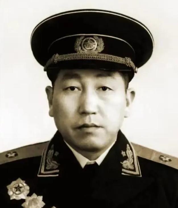 1947年，一个副司令路过湖北黄安时，经过老家村子，就上前敲开了自家大门，十八年