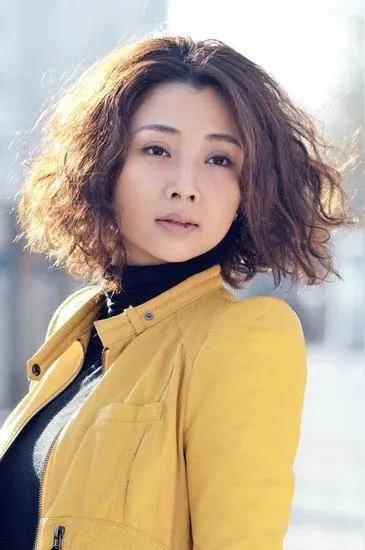 演员袁立和殷桃我更喜欢殷桃两人的好感完全割裂，简单就能分清楚：殷桃全面占优势