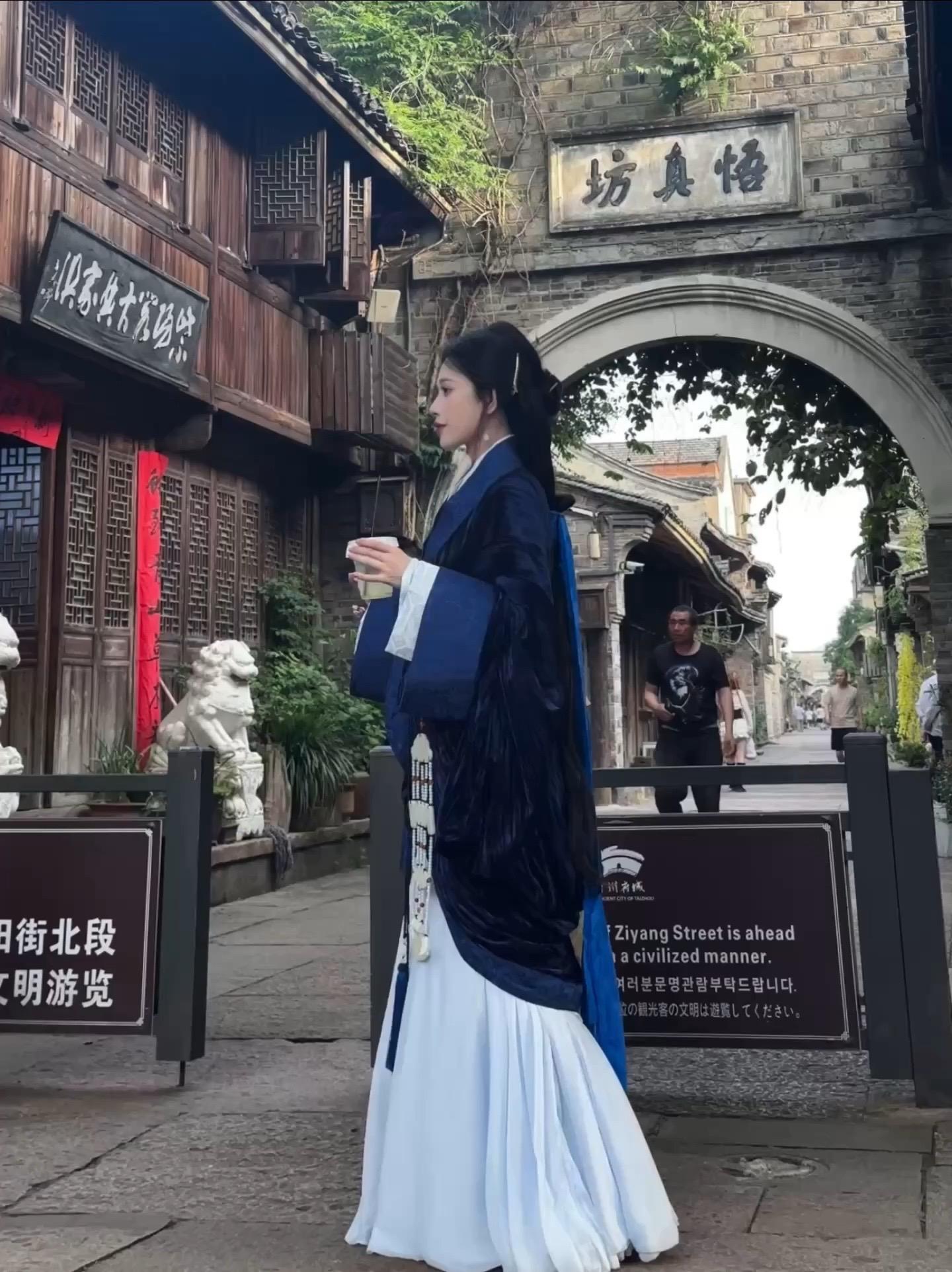 这样撩起来也好看、蓝色的来咯～