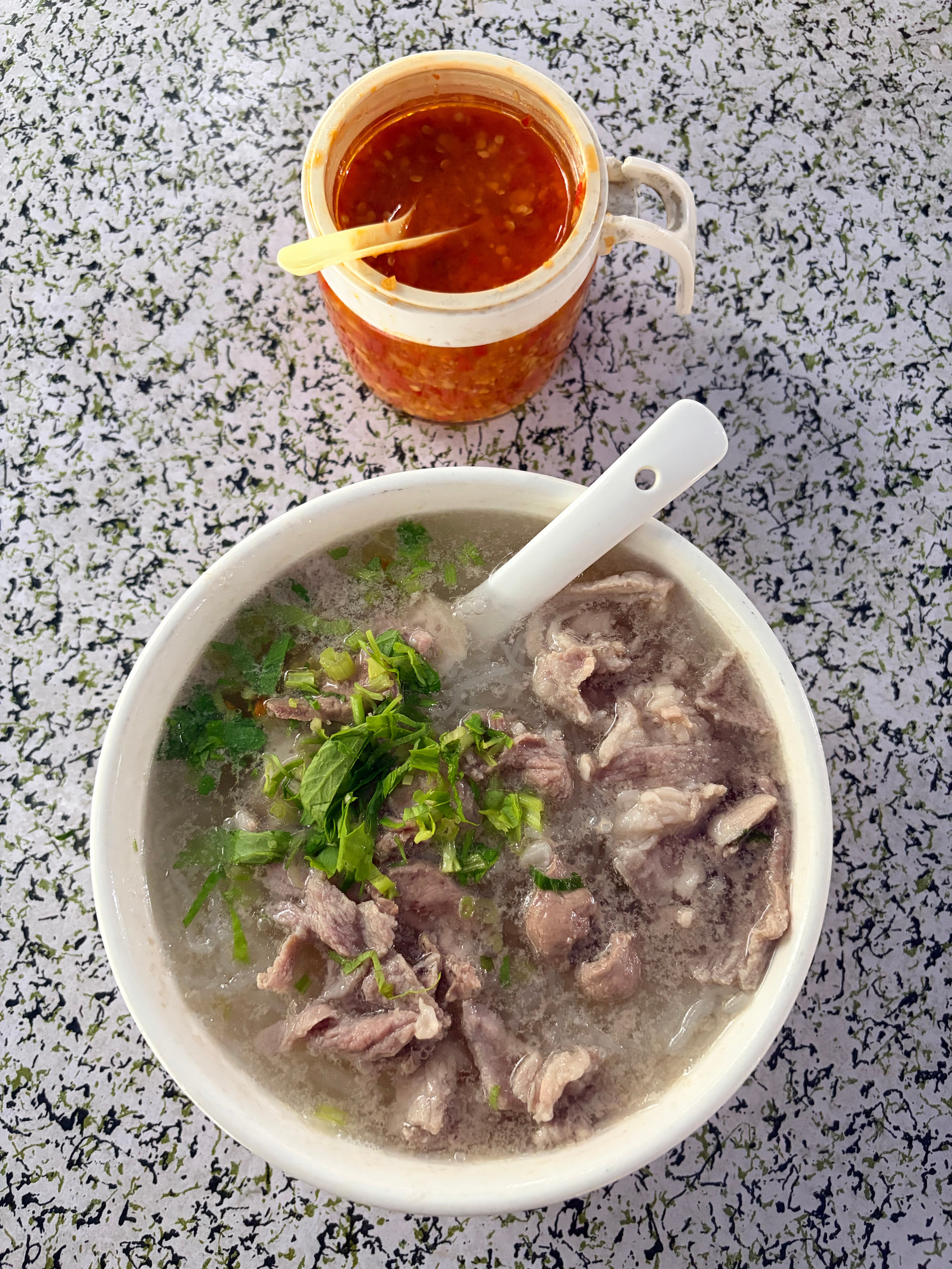 广州也降温了！一碗热气腾腾的潮汕猪杂粉，舒服晒～